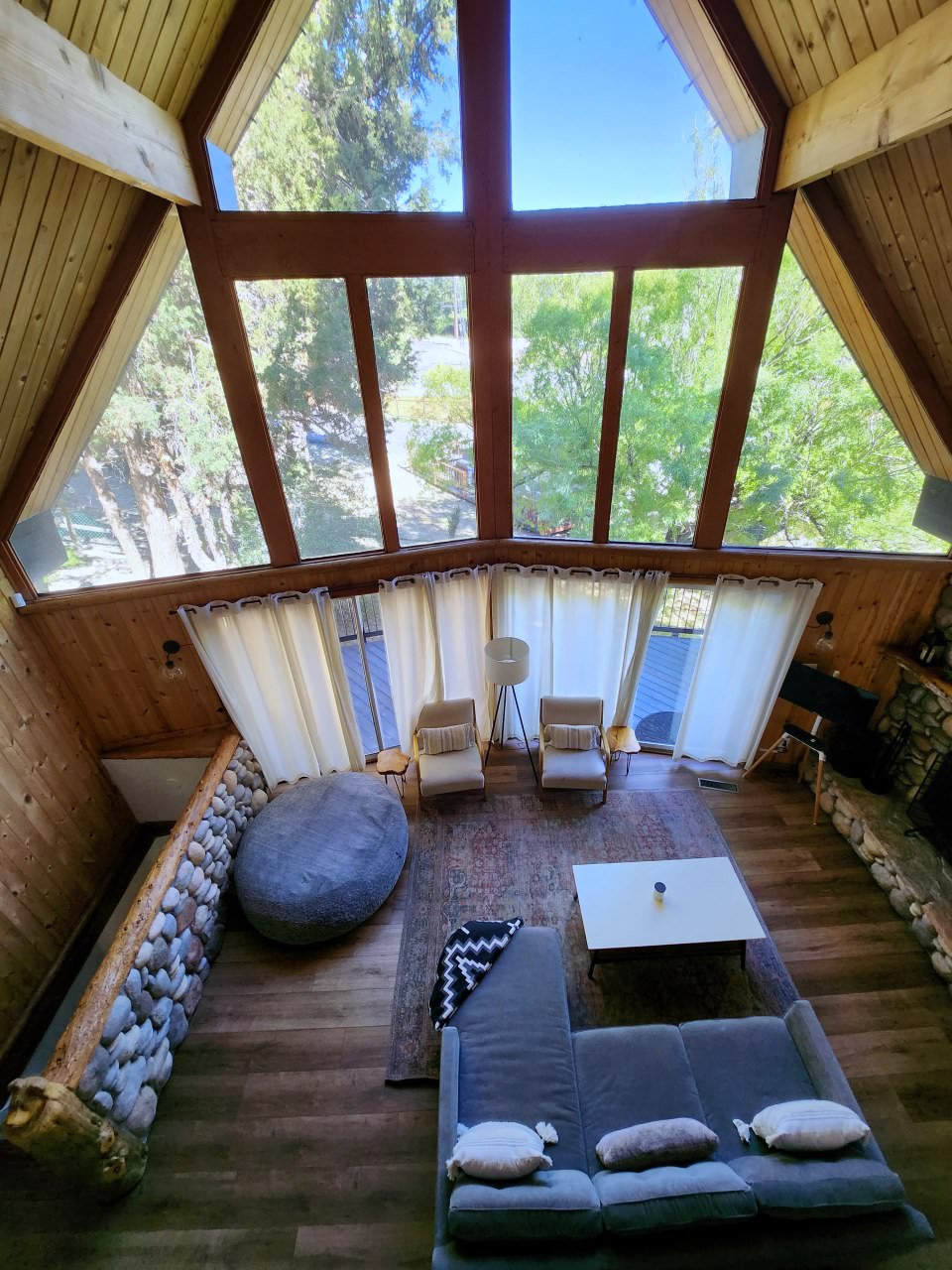 南加州 大熊湖住宿 配備齊全的童話木屋 Big Bear Lake Lodging - 第8張圖 南加州 大熊湖住宿 配備齊全的童話木屋 Big Bear Lake Lodging