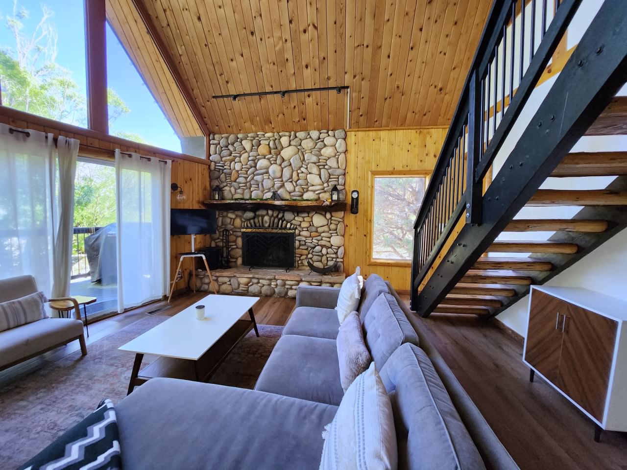 南加州 大熊湖住宿 配備齊全的童話木屋 Big Bear Lake Lodging - 第6張圖 南加州 大熊湖住宿 配備齊全的童話木屋 Big Bear Lake Lodging
