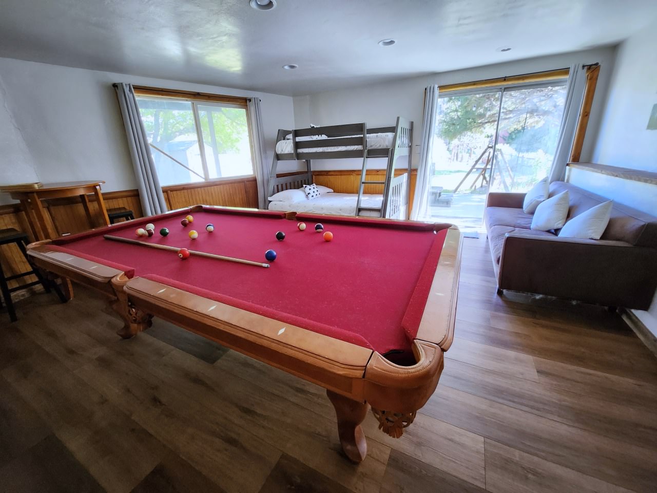 南加州 大熊湖住宿 配備齊全的童話木屋 Big Bear Lake Lodging - 第11張圖 南加州 大熊湖住宿 配備齊全的童話木屋 Big Bear Lake Lodging