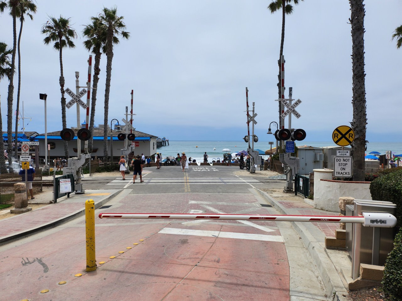 南加州 聖克萊門特碼頭 San Clemente Pier 伸入海中的木棧道和連綿的沙灘 - 第4張圖 南加州 聖克萊門特碼頭 San Clemente Pier 伸入海中的木棧道和連綿的沙灘