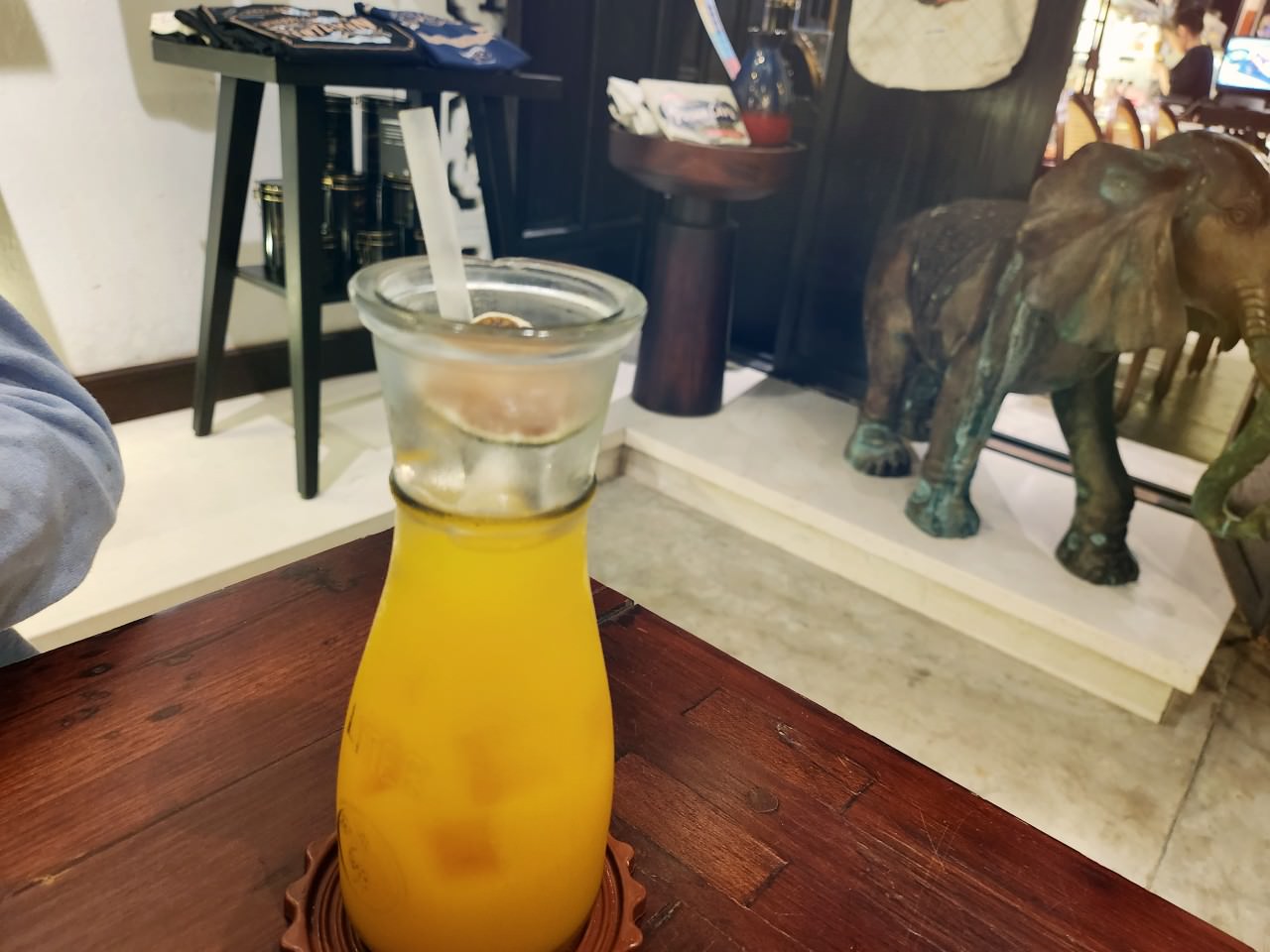 越南會安古城 cafe 位於古城中的Poison Cafe 漂亮迷人 餐點也很好吃的咖啡廳 超級推薦