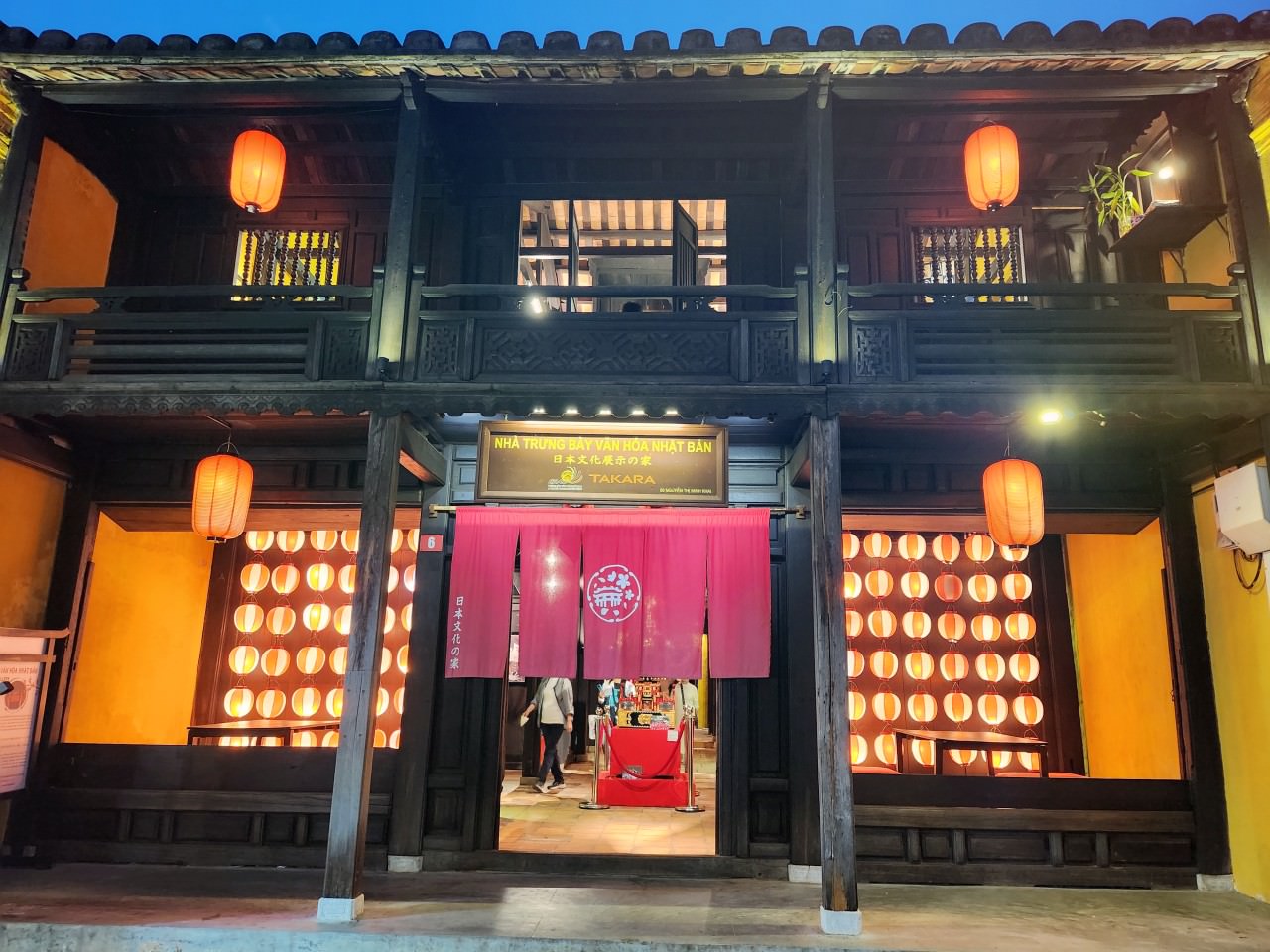 越南會安古城 cafe 位於古城中的Poison Cafe 漂亮迷人 餐點也很好吃的咖啡廳 超級推薦
