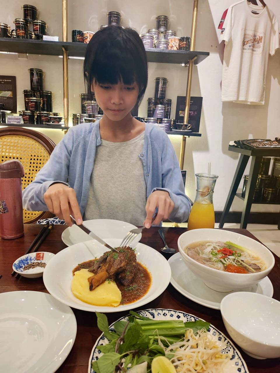 越南會安古城 cafe 位於古城中的Poison Cafe 漂亮迷人 餐點也很好吃的咖啡廳 超級推薦