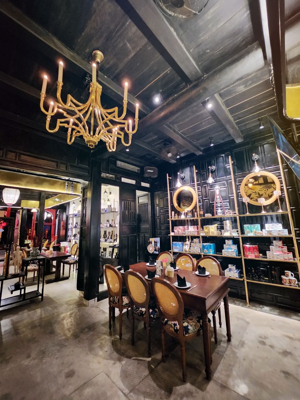 越南會安古城 cafe 位於古城中的Poison Cafe 漂亮迷人 餐點也很好吃的咖啡廳 超級推薦