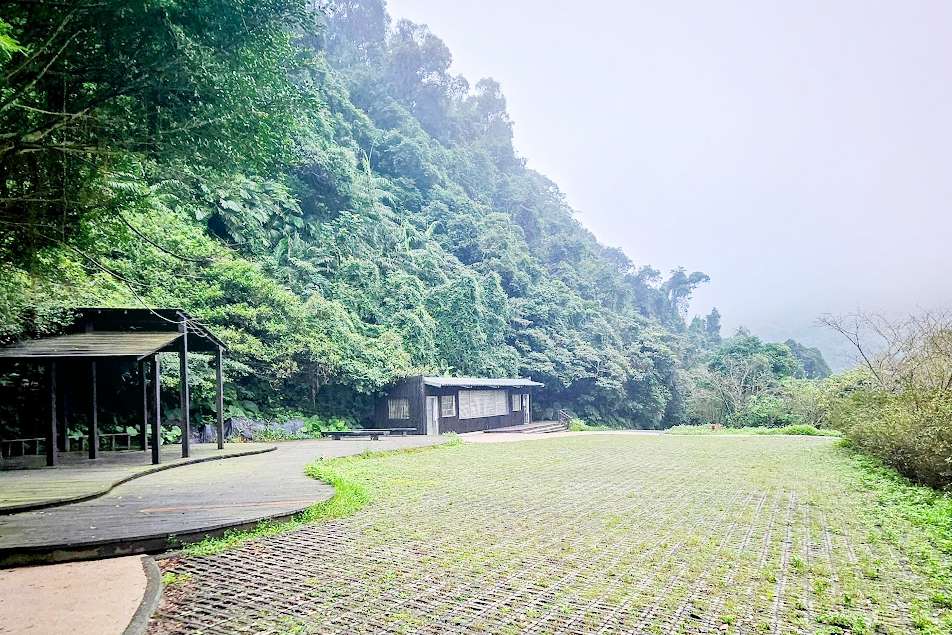 基隆 暖東峽谷。可以親近清澈見底的溪水，在充滿療癒感的森林中盡情享受芬多精。