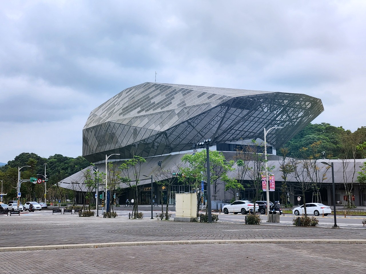 台北南港 台北流行音樂中心。造型獨特前衛的流行音樂殿堂。