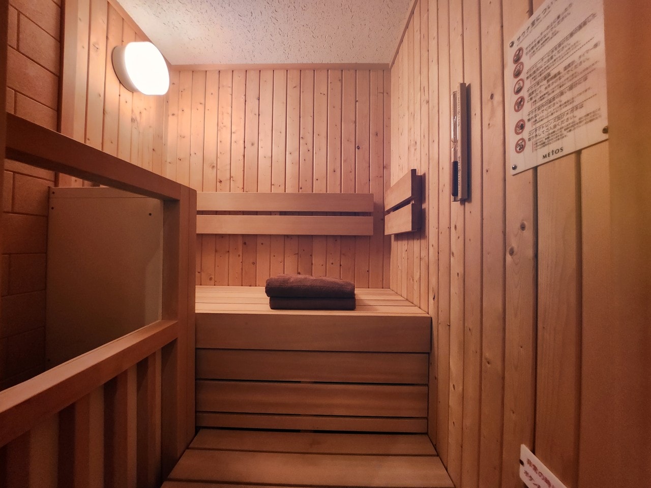日本岐阜縣高山市 住宿推薦。IORI Stay 豪華日式聯排別墅 IORI MIYAGAWA。改造舊町屋的現代和風設計旅宿，有小廚房和洗烘衣機。