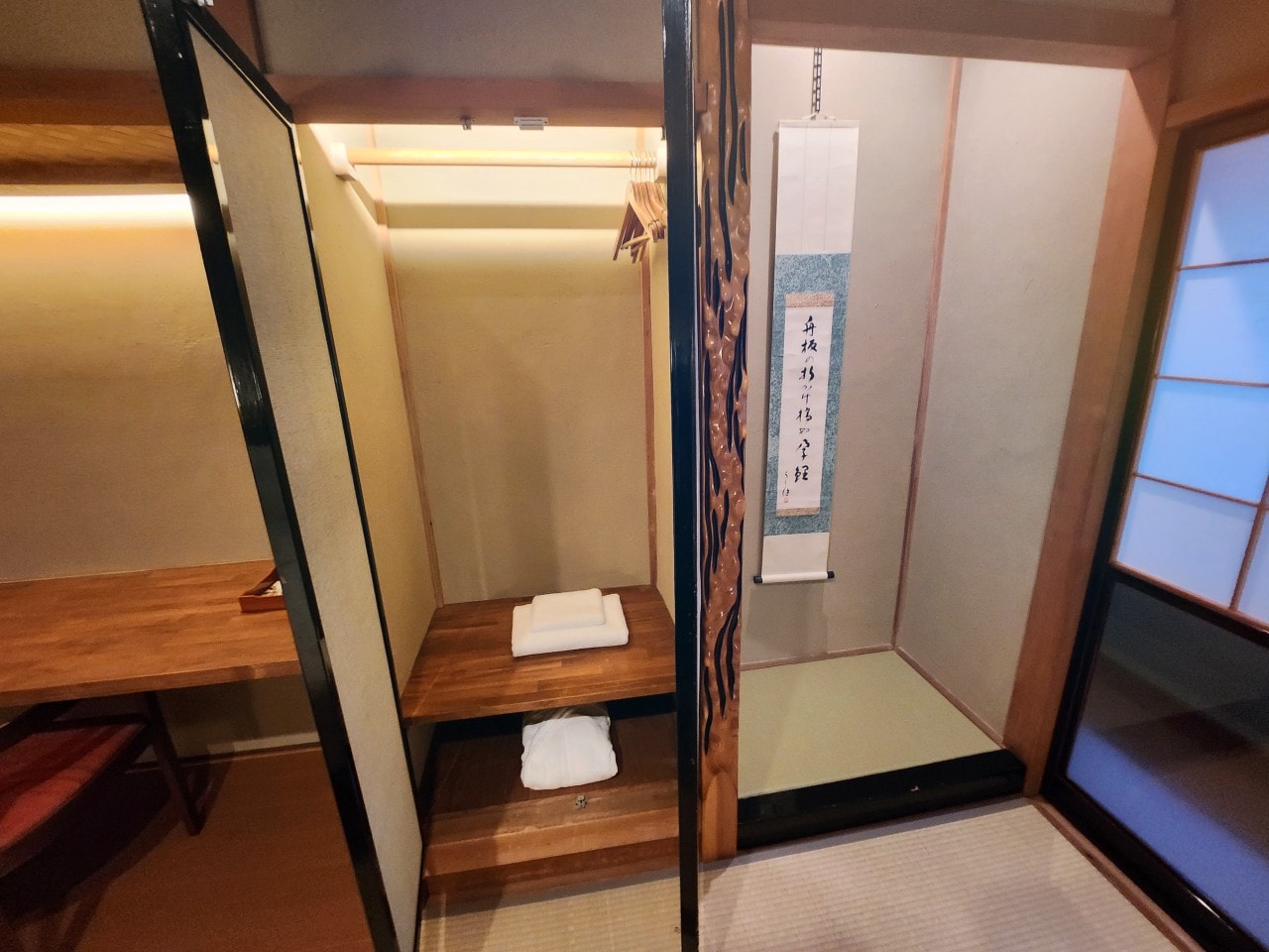 日本岐阜縣高山市 住宿推薦。IORI Stay 豪華日式聯排別墅 IORI MIYAGAWA。改造舊町屋的現代和風設計旅宿，有小廚房和洗烘衣機。