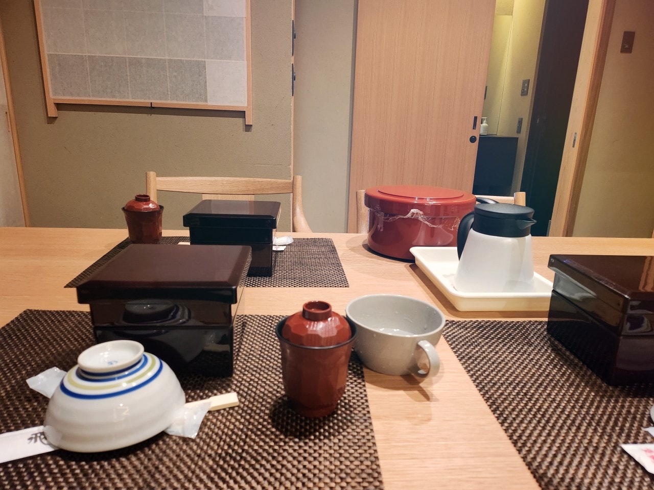 日本岐阜縣高山市 住宿推薦。IORI Stay 豪華日式聯排別墅 IORI MIYAGAWA。改造舊町屋的現代和風設計旅宿，有小廚房和洗烘衣機。