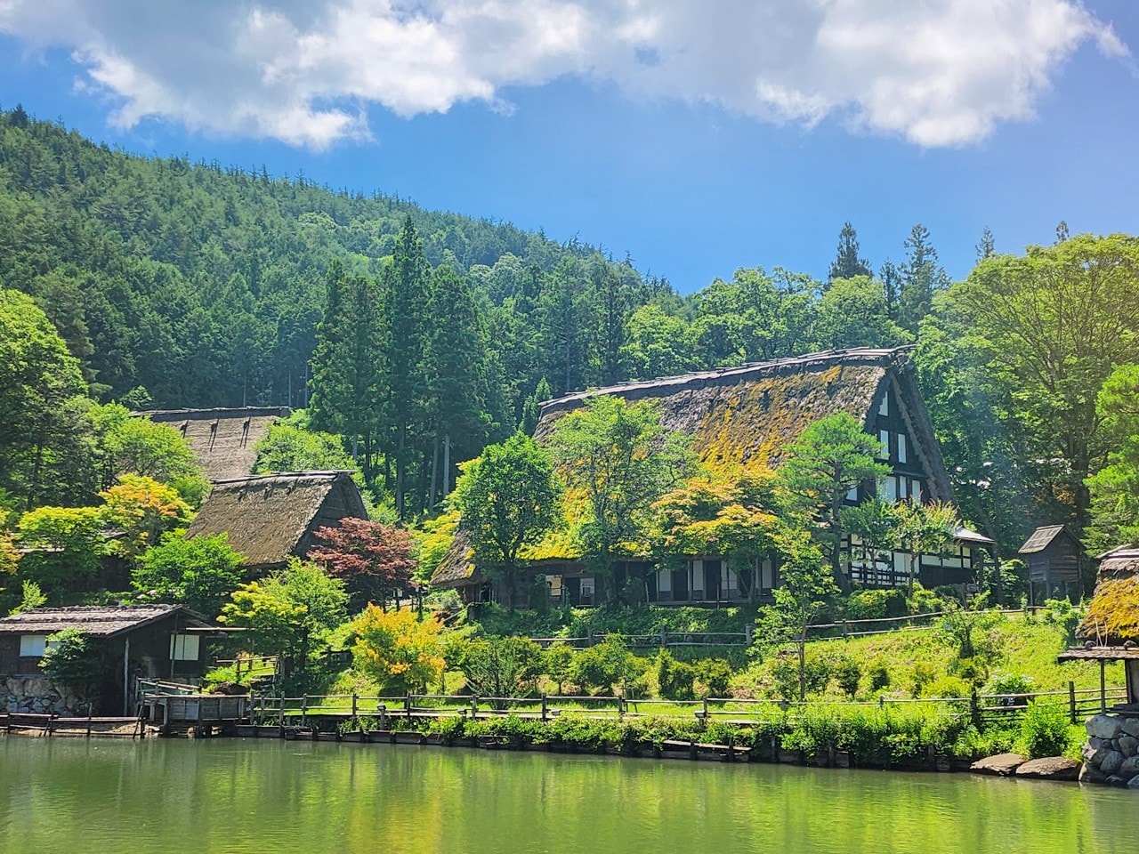 日本岐阜縣高山市 景點住宿推薦。群山環繞的秀麗小鎮，傳統建築和美食巡禮。