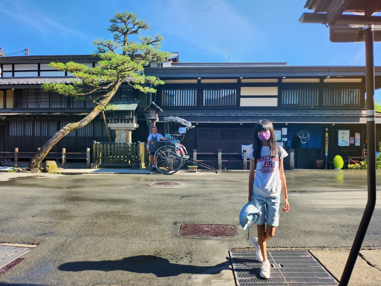 岐阜縣高山市 美食。飛驒高山舊街景三町街，漫步在充滿歷史氛圍的古老街道上，品嚐飛驒牛握壽司和各式美酒與美食