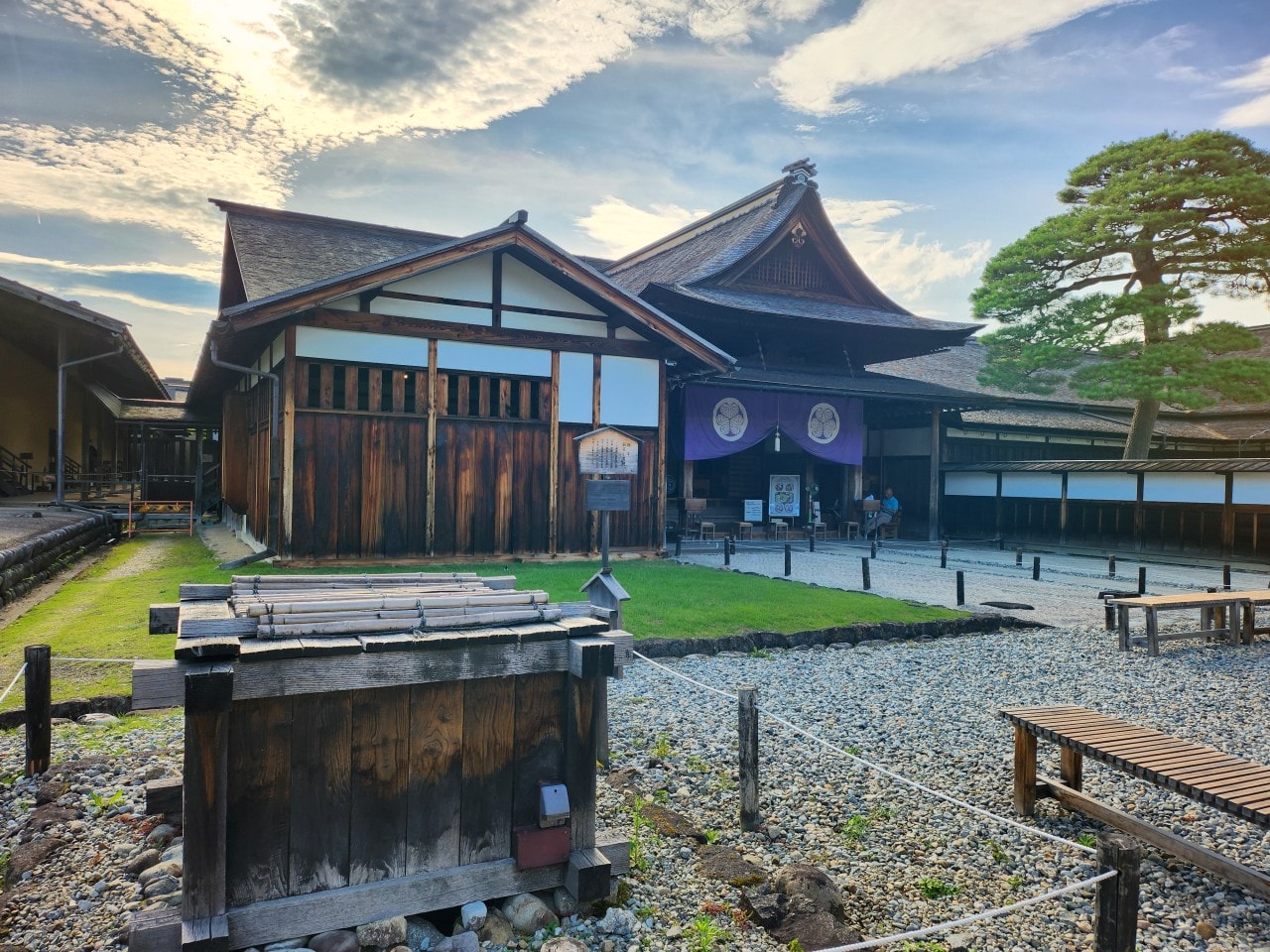 日本岐阜縣高山市 景點住宿推薦。群山環繞的秀麗小鎮，傳統建築和美食巡禮。