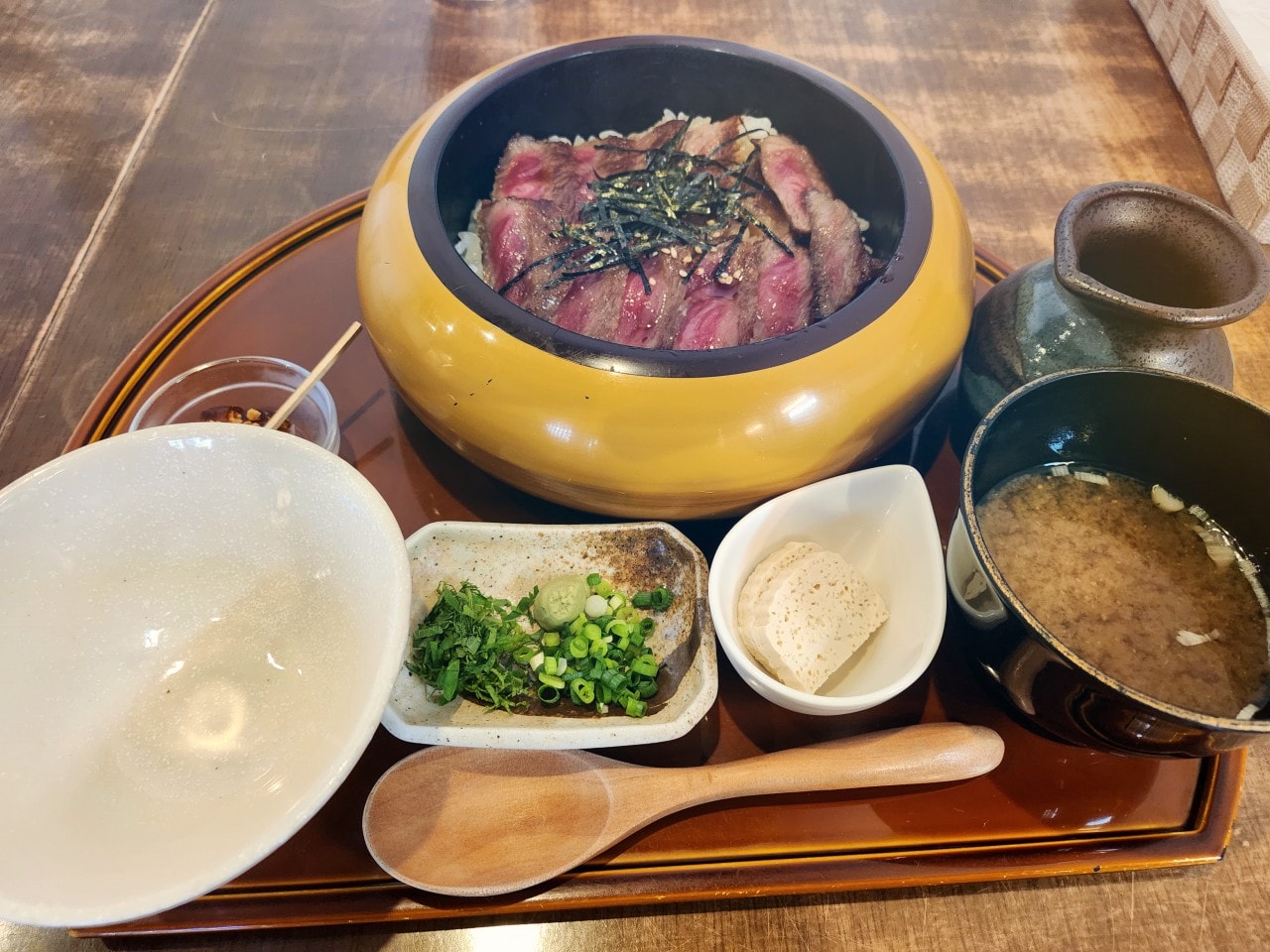 岐阜縣高山市 餐廳。創作郷土寿司本舗 梗絲 Kyoshi。享用新鮮美味的魚和飛驒牛壽司丼飯料理