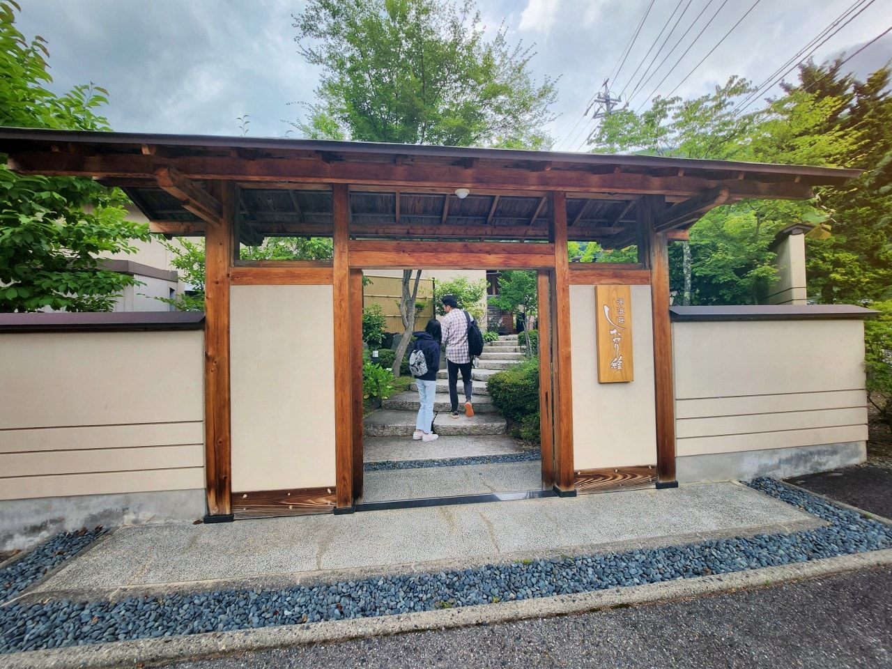 長野縣 溪流莊書繪酒店 Keiryuso Siorie。鄰近上高地，親切的高級日式旅館，有漂亮的洞窟露天風呂