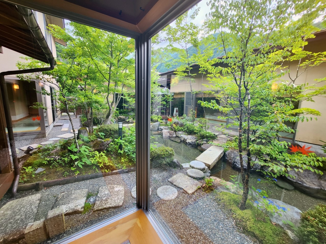 長野縣 溪流莊書繪酒店 Keiryuso Siorie。鄰近上高地，親切的高級日式旅館，有漂亮的洞窟露天風呂