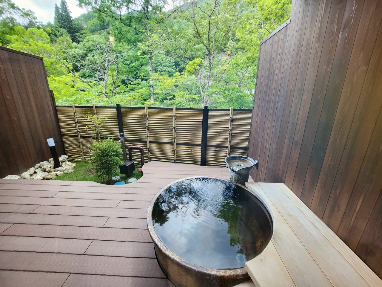 長野縣 溪流莊書繪酒店 Keiryuso Siorie。鄰近上高地，親切的高級日式旅館，有漂亮的洞窟露天風呂