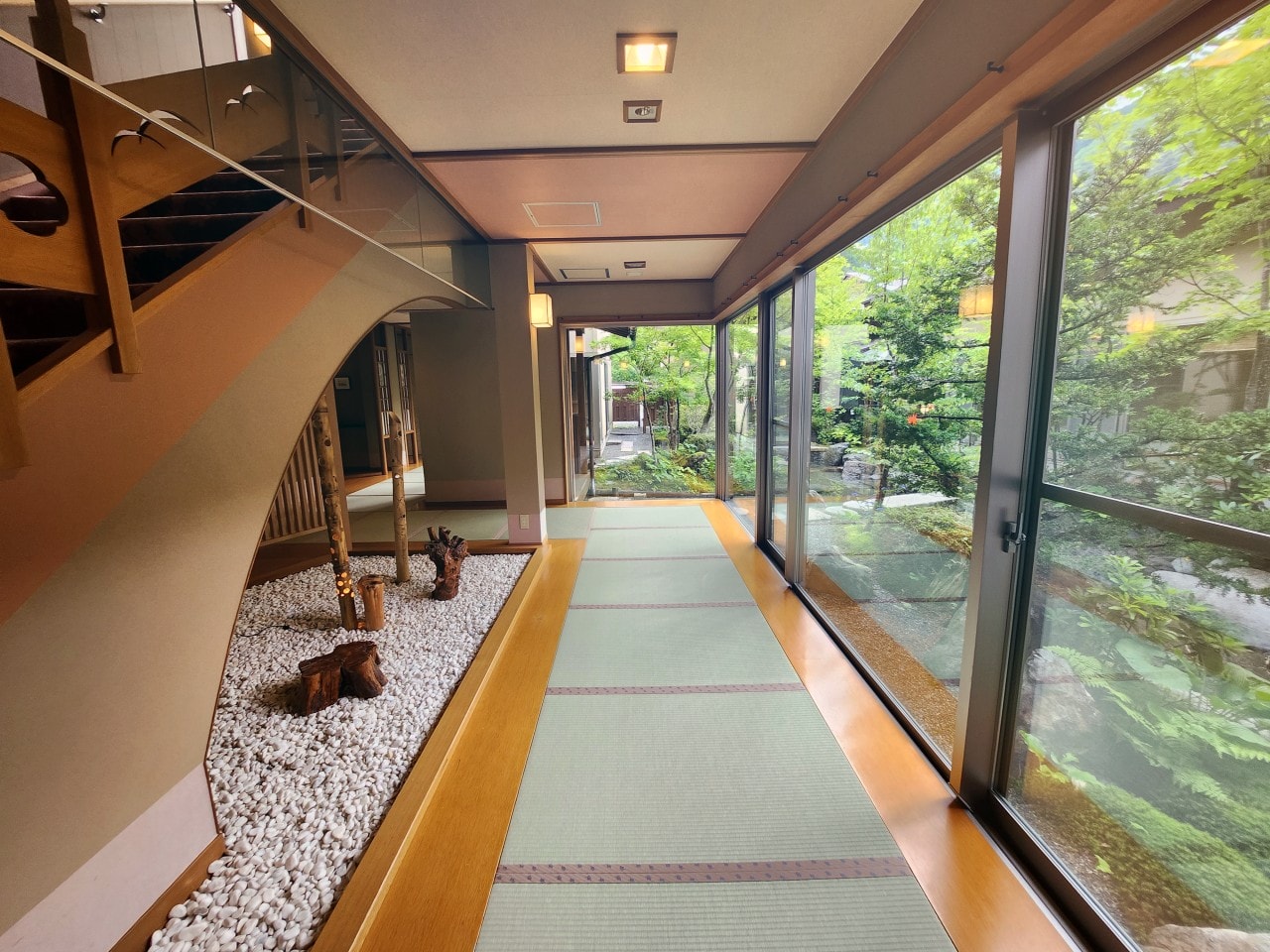長野縣 溪流莊書繪酒店 Keiryuso Siorie。鄰近上高地，親切的高級日式旅館，有漂亮的洞窟露天風呂