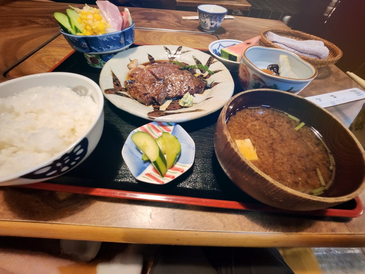 岐阜県 郡上八幡 美食。大八 郷土料理店 ，品嘗飛驒牛燒肉和烤香魚料理。
