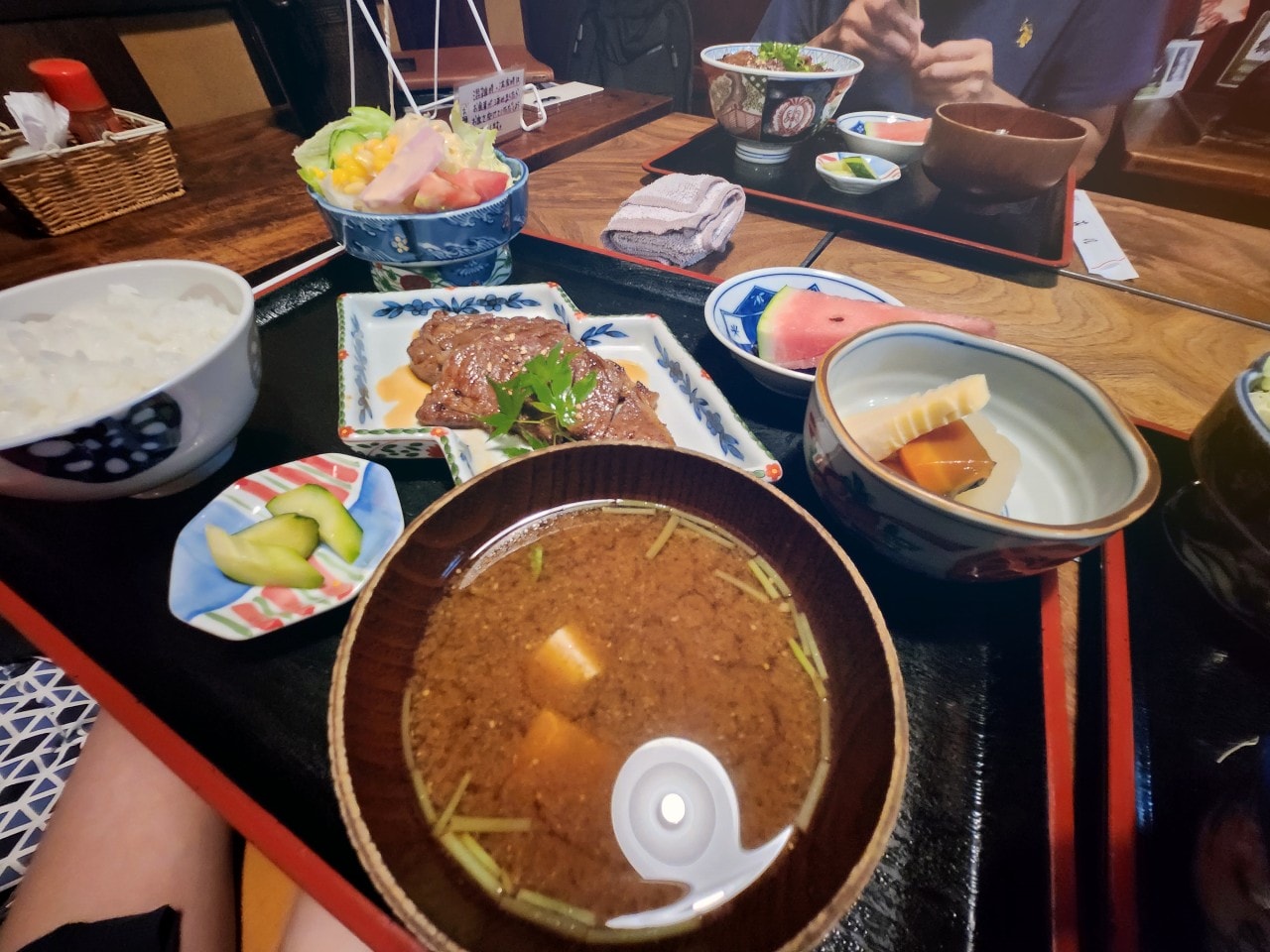 岐阜県 郡上八幡 美食。大八 郷土料理店 ，品嘗飛驒牛燒肉和烤香魚料理。