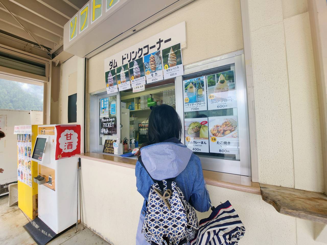 夏季避暑 黑部立山自由行。 兩天一夜 各站景點、交通、用餐與住宿紀錄心得。扇澤到室堂站來回，住宿立山飯店。