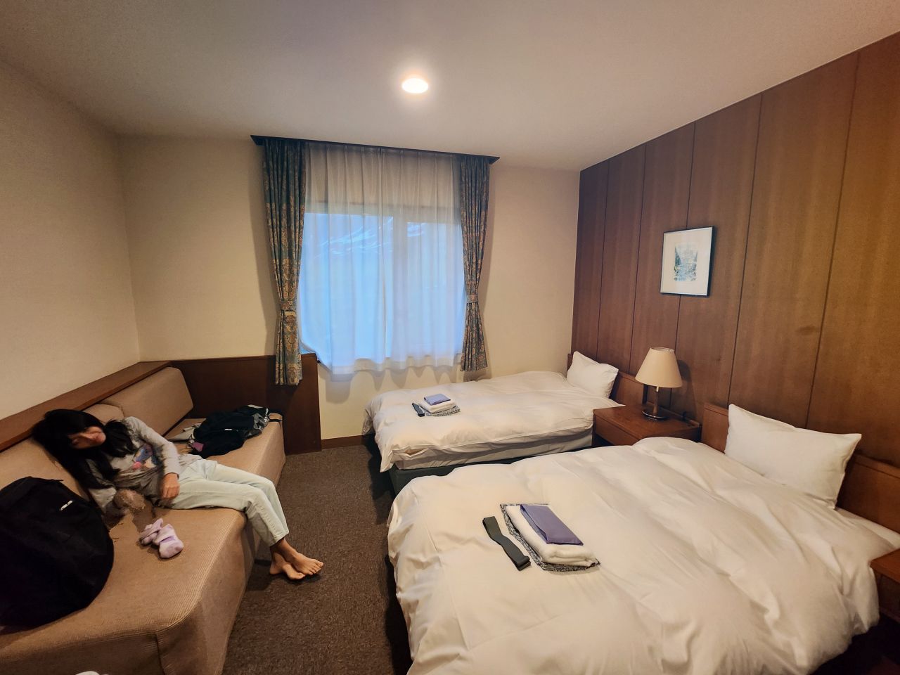 黑部立山住宿。立山飯店。位於室堂站樓上，旁邊就是雪之大谷的壯觀大雪壁，立山黑部路線上最方便的飯店。