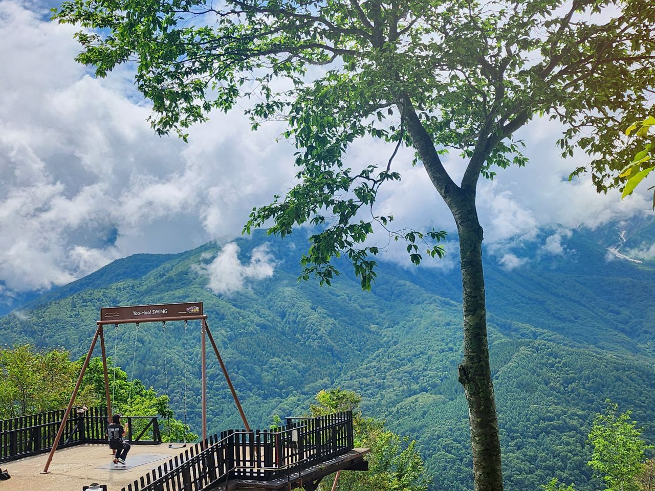 白馬岩岳 Mountain Resort 。欣賞白馬北阿爾卑斯山景，體驗浪漫鞦韆、絕景咖啡廳 Hakuba Mountain Harbor、刺激山坡卡丁車。