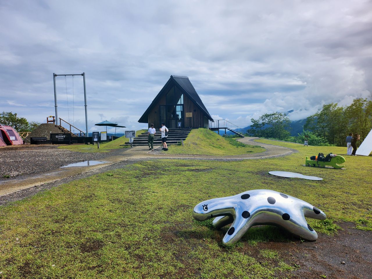 白馬岩岳 Mountain Resort 。欣賞白馬北阿爾卑斯山景，體驗浪漫鞦韆、絕景咖啡廳 Hakuba Mountain Harbor、刺激山坡卡丁車。