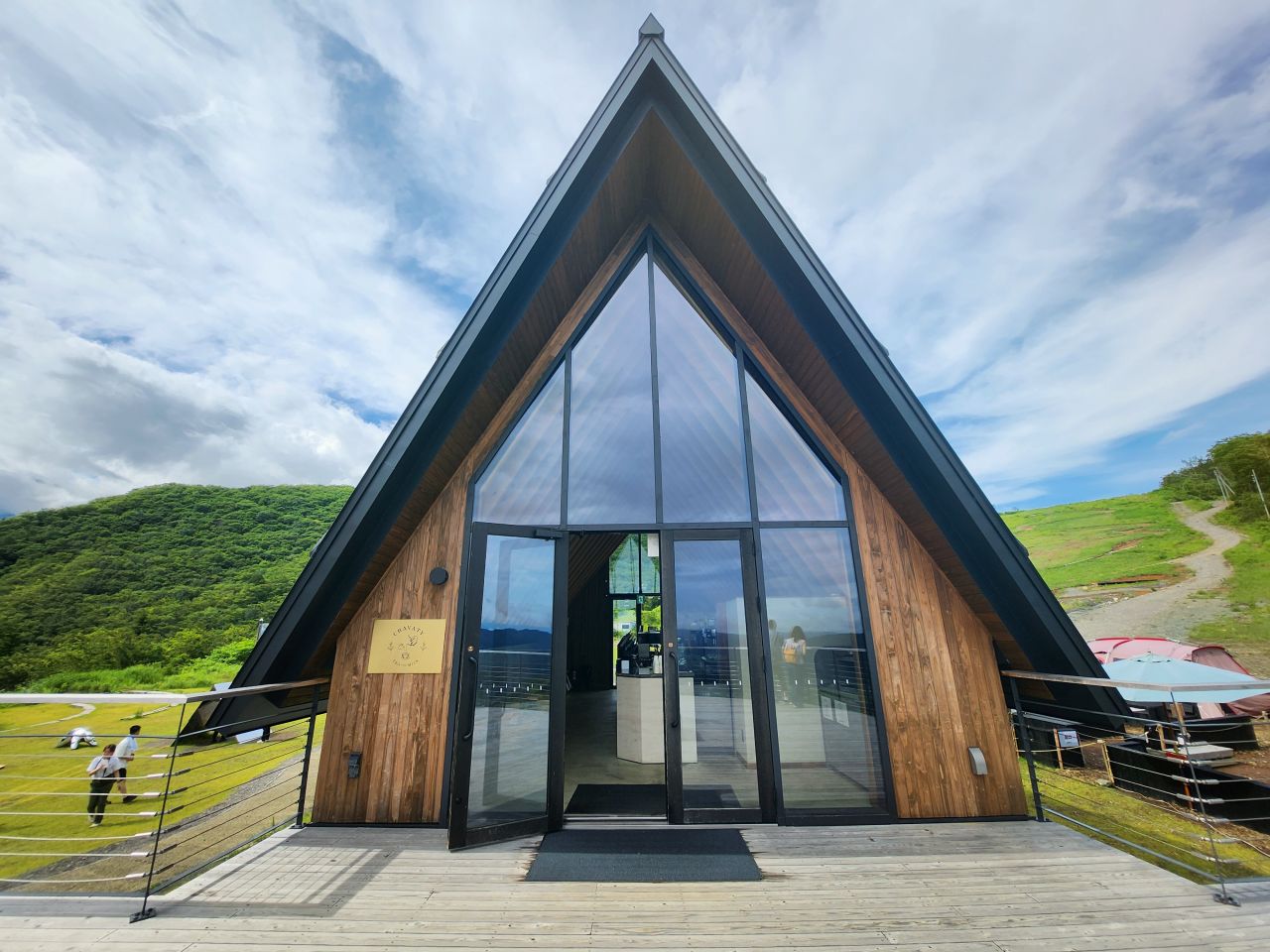 白馬岩岳 Mountain Resort 。欣賞白馬北阿爾卑斯山景，體驗浪漫鞦韆、絕景咖啡廳 Hakuba Mountain Harbor、刺激山坡卡丁車。