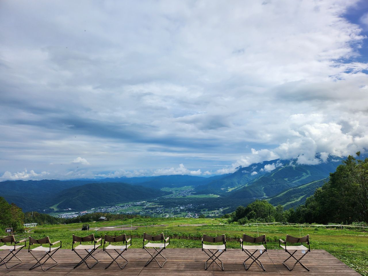 白馬岩岳 Mountain Resort 。欣賞白馬北阿爾卑斯山景，體驗浪漫鞦韆、絕景咖啡廳 Hakuba Mountain Harbor、刺激山坡卡丁車。