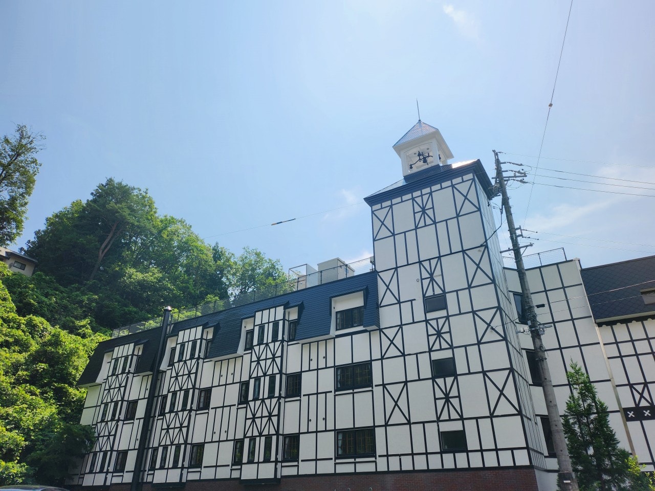 白馬八方尾根 Hakuba Happo-one。四季皆美，可以健行也可以輕鬆散步。還有隈研吾設計的最新頂級豪華露營設施。