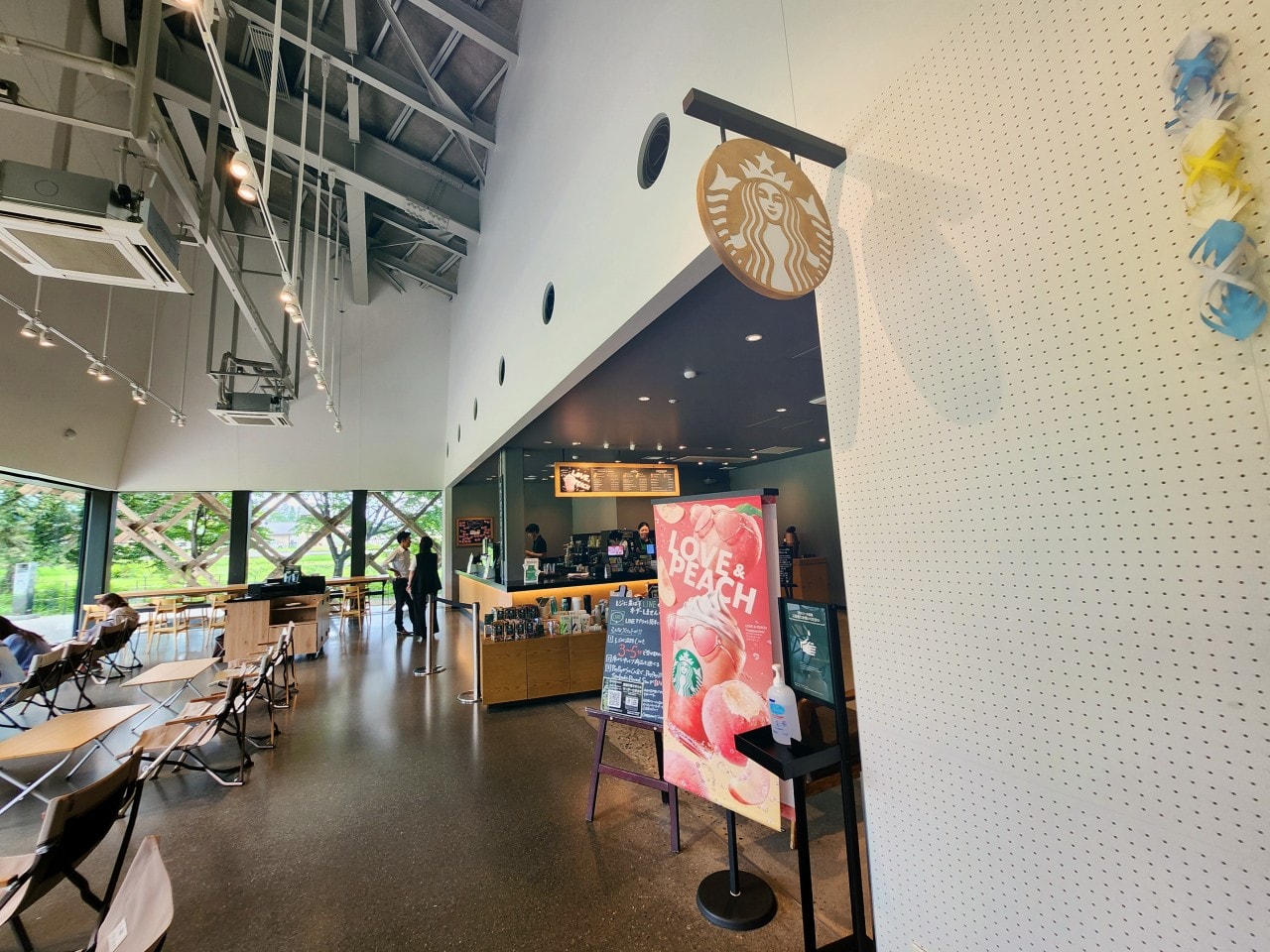 長野白馬 露營用品概念店 Snow Peak Land Station Hakuba。隈研吾操刀建築設計，還可以體驗不用自備任何裝備的懶人露營