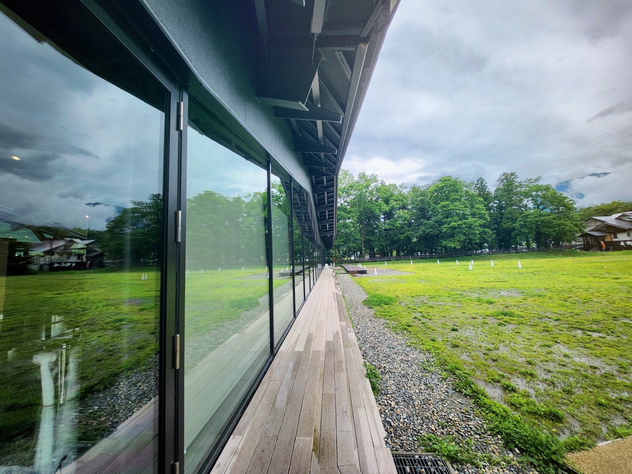 長野白馬 露營用品概念店 Snow Peak Land Station Hakuba。隈研吾操刀建築設計，還可以體驗不用自備任何裝備的懶人露營