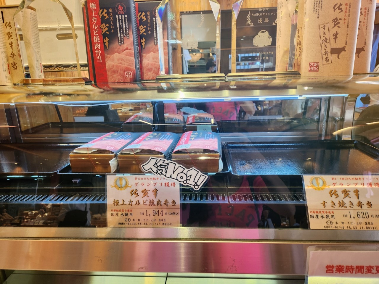 九州佐賀縣 JR武雄溫泉站。站內設施、商店與餐廳。品嘗美味的佐賀牛便當。
