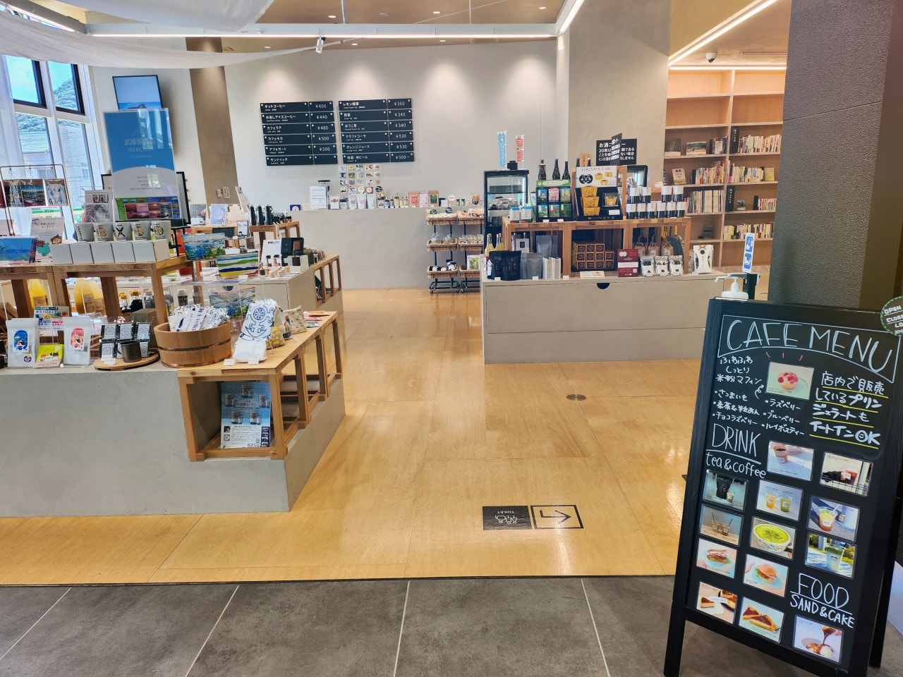 九州佐賀縣 JR武雄溫泉站。站內設施、商店與餐廳。品嘗美味的佐賀牛便當。