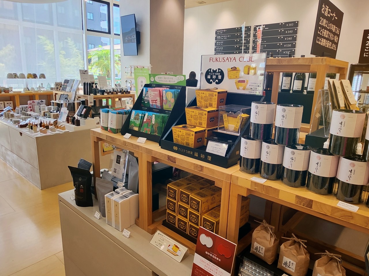 九州佐賀縣 JR武雄溫泉站。站內設施、商店與餐廳。品嘗美味的佐賀牛便當。