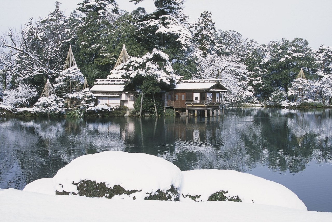 長野白馬 Ski in Ski out 滑雪行程筆記。白馬科爾蒂納滑雪場，可悠閒滑雪，再安排拜訪 雪化妝的金澤兼六園 和 夢幻合掌村雪景