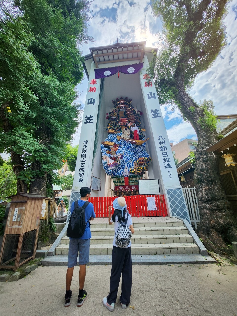 福岡櫛田神社。祈福保佑長壽、生意興隆的博多守護神，參觀巨大壯觀彩飾山笠神轎