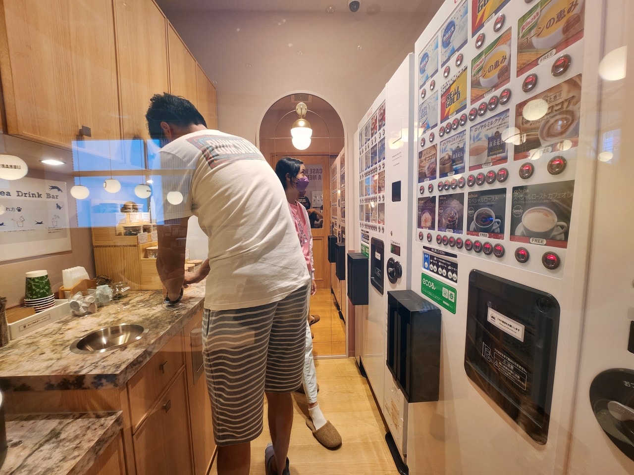 福岡 Cat Cafe MOCHA 天神大名店。舒適溫馨環境、可愛貓咪相伴、飲料無限暢飲。