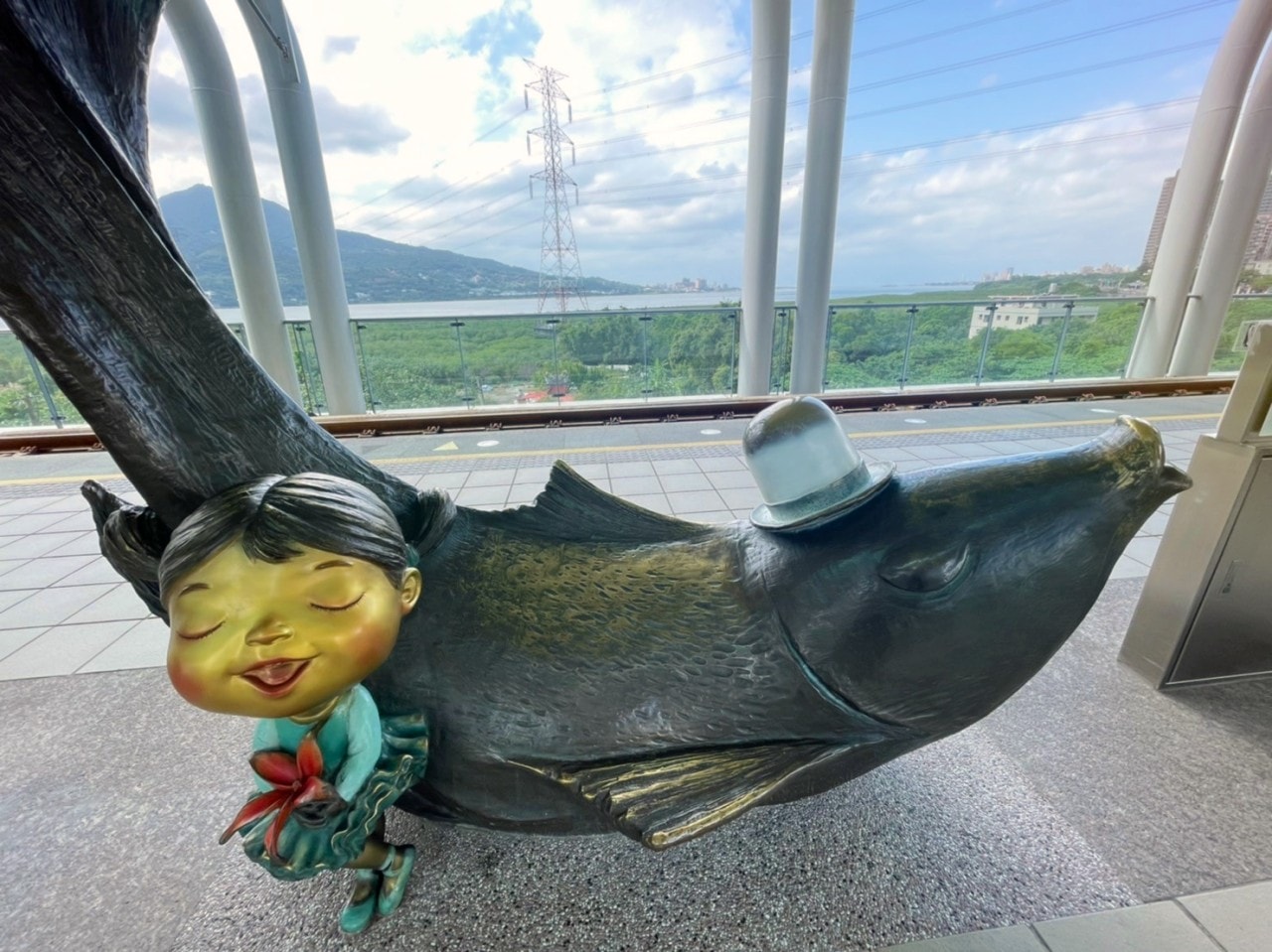 淡水 蘊泉庄。享受富含鐵質與海洋礦鹽精華的琥珀黃金泉，套房式空間寬敞舒適，並有多項親子設施。