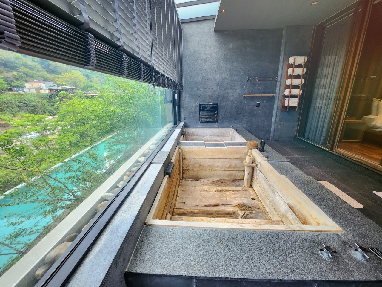 苗栗 泰安觀止溫泉會館。自然綠意圍繞的極簡設計風格建築中，享受高品質的溫泉旅宿