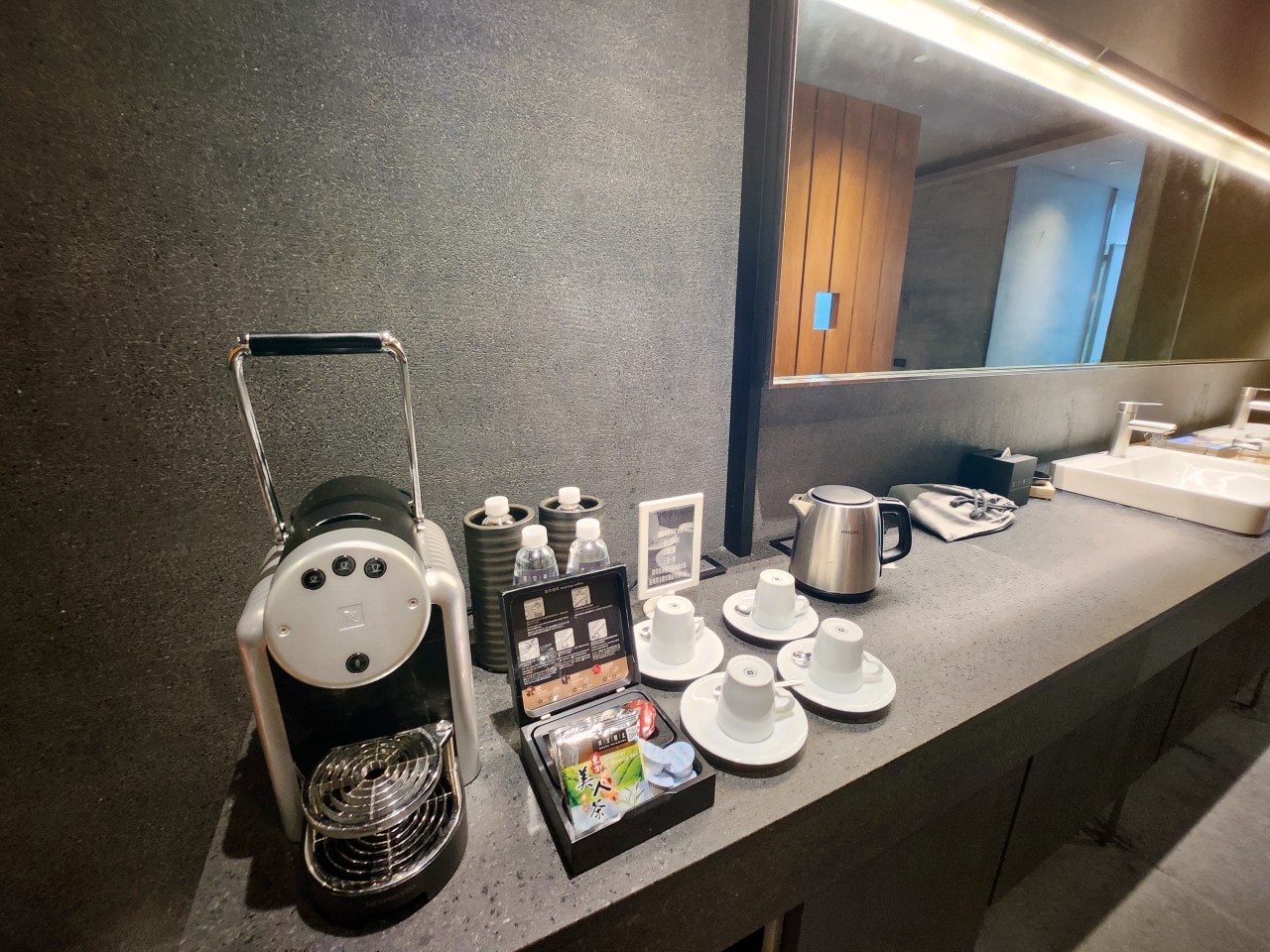 苗栗 泰安觀止溫泉會館。自然綠意圍繞的極簡設計風格建築中，享受高品質的溫泉旅宿