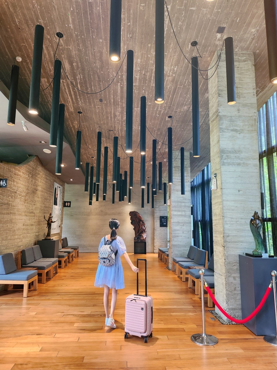 苗栗 泰安觀止溫泉會館。自然綠意圍繞的極簡設計風格建築中，享受高品質的溫泉旅宿