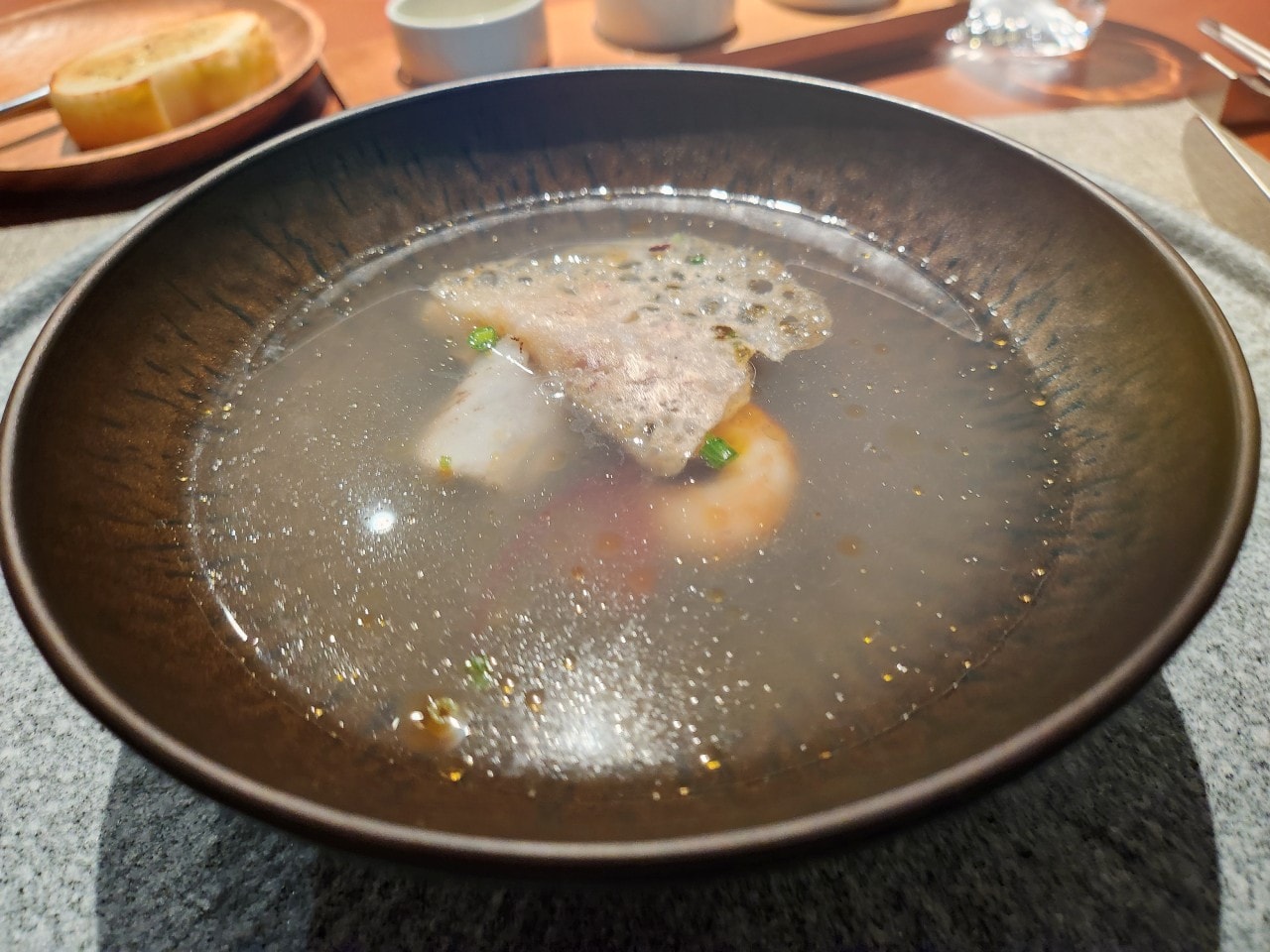 桃園中壢 隱覓鐵板燒。超難訂位精緻視覺系料理。終於吃到卻感覺有點可惜。 - 第5張圖 桃園中壢 隱覓鐵板燒。超難訂位精緻視覺系料理。終於吃到卻感覺有點可惜。