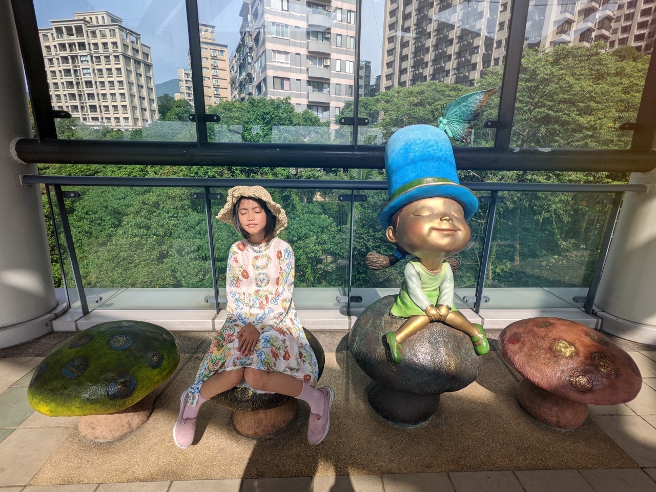 淡水 蘊泉庄。享受富含鐵質與海洋礦鹽精華的琥珀黃金泉，套房式空間寬敞舒適，並有多項親子設施。
