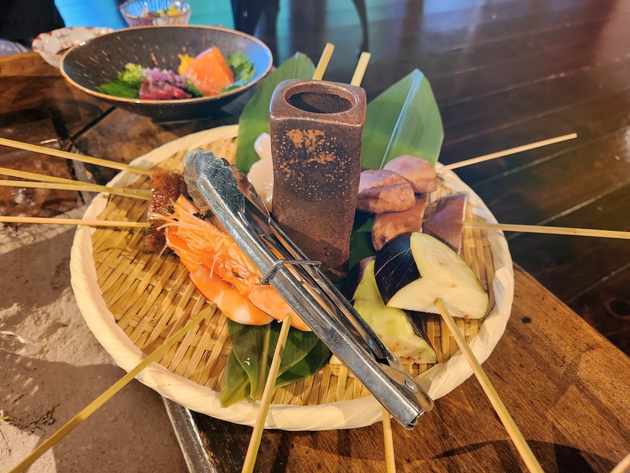 天然溫泉 阿智 星落旅館山星 Hotel & Glamp Yamaboshi。品嘗由米其林廚師監修的地爐料理，享受結合傳統與現代的美味餐點。一泊二食餐點篇。