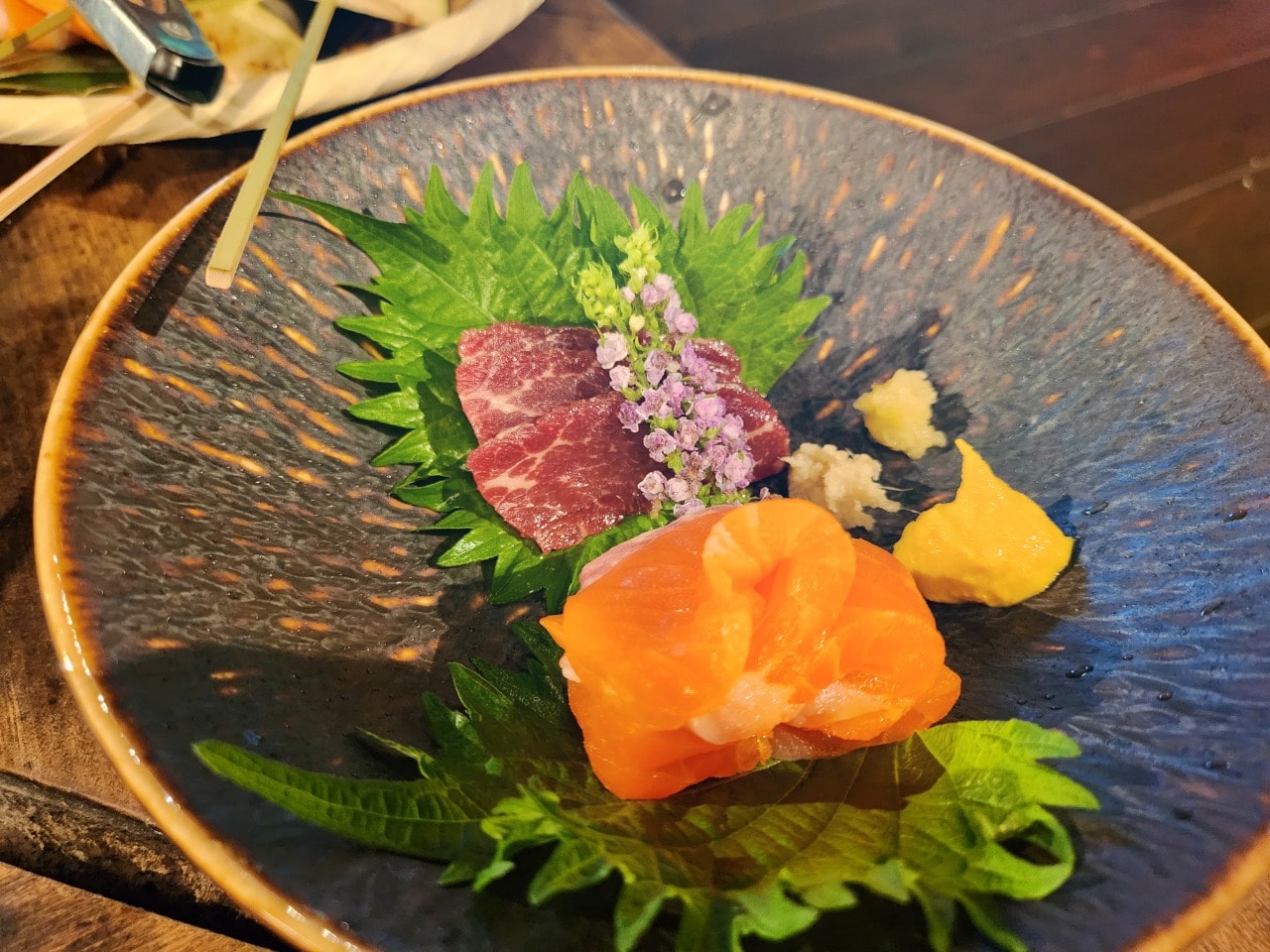 天然溫泉 阿智 星落旅館山星 Hotel & Glamp Yamaboshi。品嘗由米其林廚師監修的地爐料理，享受結合傳統與現代的美味餐點。一泊二食餐點篇。