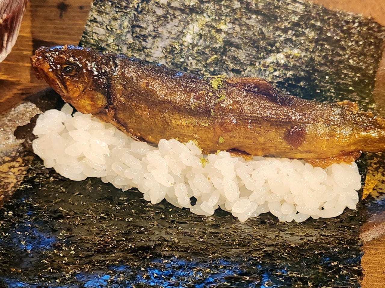 天然溫泉 阿智 星落旅館山星 Hotel & Glamp Yamaboshi。品嘗由米其林廚師監修的地爐料理，享受結合傳統與現代的美味餐點。一泊二食餐點篇。