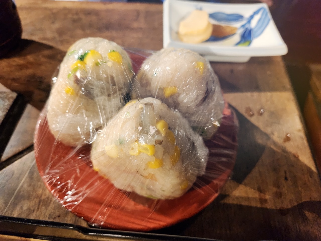 天然溫泉 阿智 星落旅館山星 Hotel & Glamp Yamaboshi。品嘗由米其林廚師監修的地爐料理，享受結合傳統與現代的美味餐點。一泊二食餐點篇。
