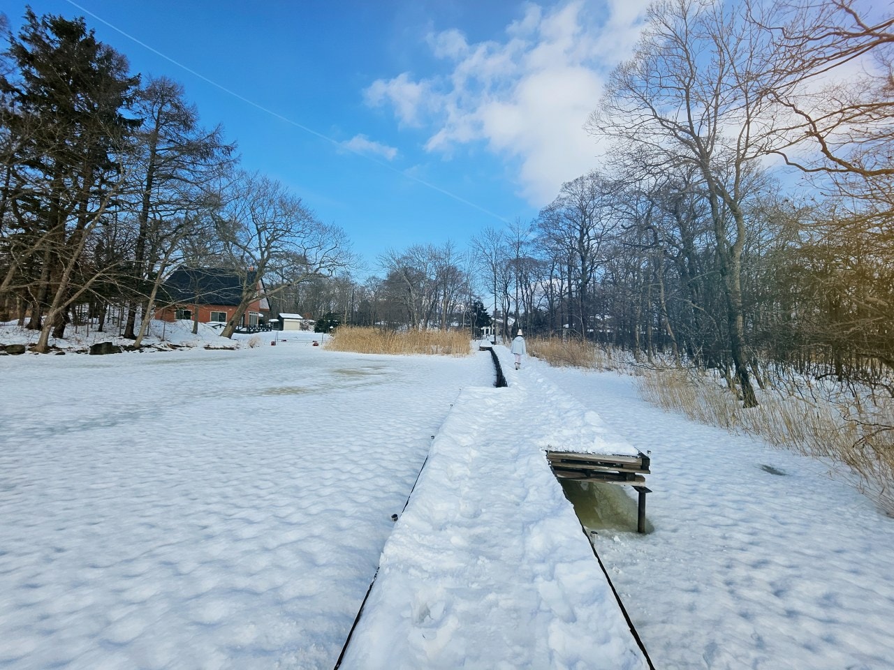 北海道函館大沼鶴雅 EPUY。不甚完美的住宿體驗，但難忘秘境湖中木棧道Lake Terrace的夢幻雪景。