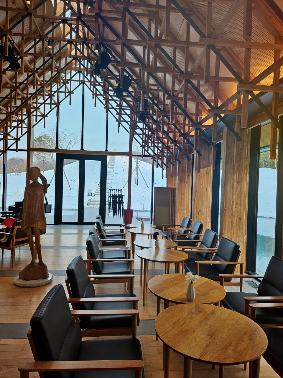 北海道洞爺湖鶴雅洸之謌。深厚美學意涵與餘韻的設計，感官與心靈的豐富饗宴，度假溫泉飯店設施與環境篇